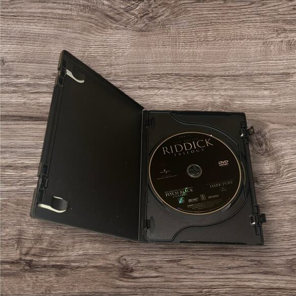 Riddick Trilogy DVD (Pitch Black, The Chronicles of Riddick, Riddick: Dark Fury) - Picture 2 of 2